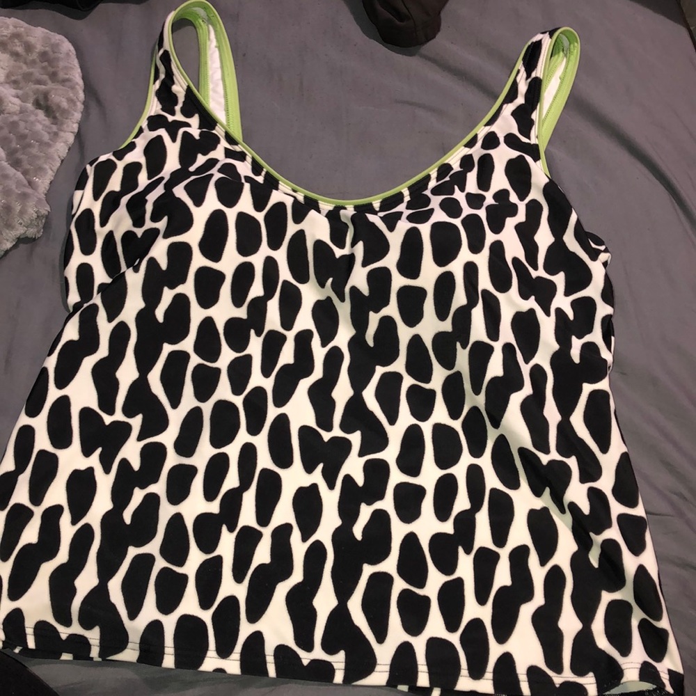 Bathing suit top with padding